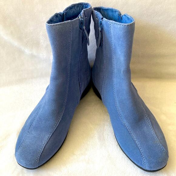 Land’s End Blue Faux Suede Ankle Boots Booties Size 7 - Picture 1 of 7